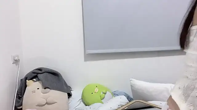 Snapshot of LHeart chatting on 10/24/25, 02:24 LHeart online show from 10/24/25, 02:24