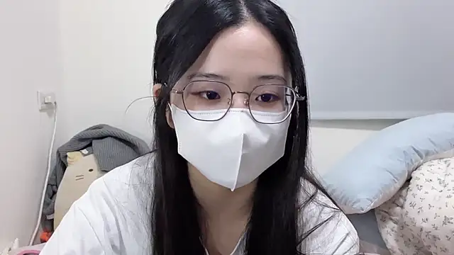 Snapshot of LHeart chatting on 10/27/25, 02:21 LHeart online show from 10/27/25, 02:21