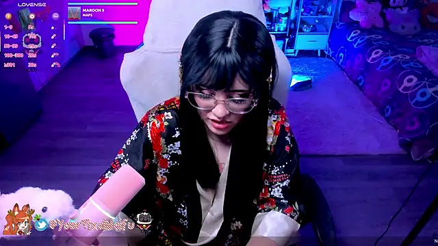 Snapshot of AlyssaRomanova chatting on 11/15/25, 02:20 AlyssaRomanova online show from 11/15/25, 02:20