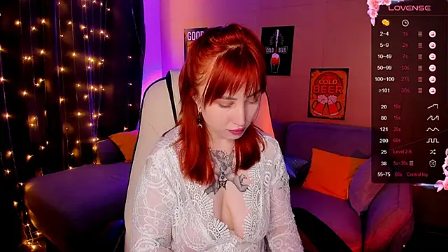 Snapshot of deboramoore chatting on 09/26/25, 02:15 deboramoore online show from 09/26/25, 02:15