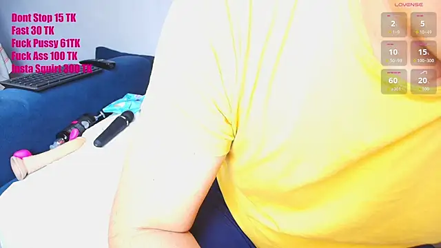 Snapshot of couplelove543 chatting on 10/14/25, 02:18 couplelove543 online show from 10/14/25, 02:18