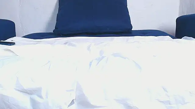 Snapshot of couplelove543 chatting on 11/09/25, 03:54 couplelove543 online show from 11/09/25, 03:54