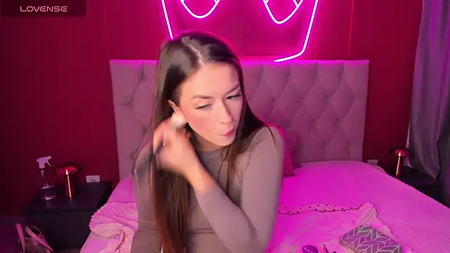 StacyWells online show from 10/10/25, 01:37