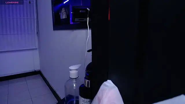 Stephany Rodriguez online show from 10/22/25, 05:56