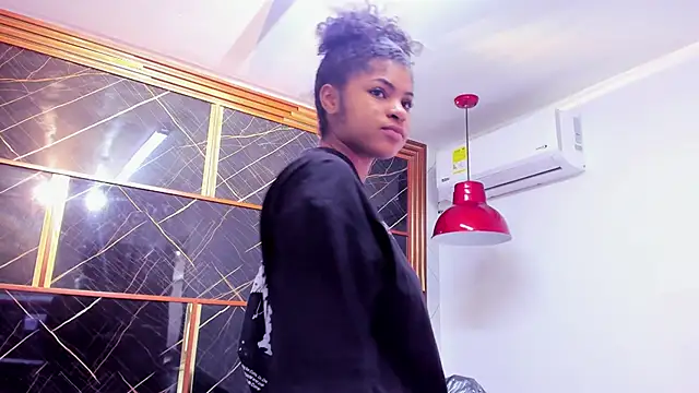 Snapshot of HannyThompson chatting on 09/10/25, 12:27 HannyThompson online show from 09/10/25, 12:27