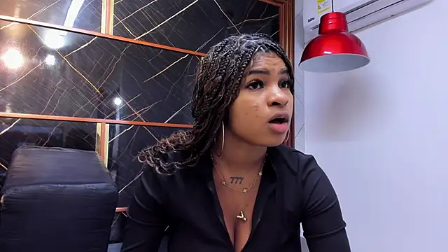 Snapshot of HannyThompson chatting on 09/23/25, 12:30 HannyThompson online show from 09/23/25, 12:30