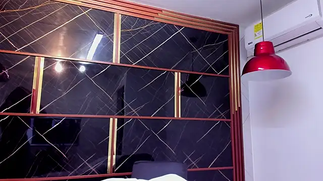 Snapshot of HannyThompson chatting on 10/19/25, 12:39 HannyThompson online show from 10/19/25, 12:39