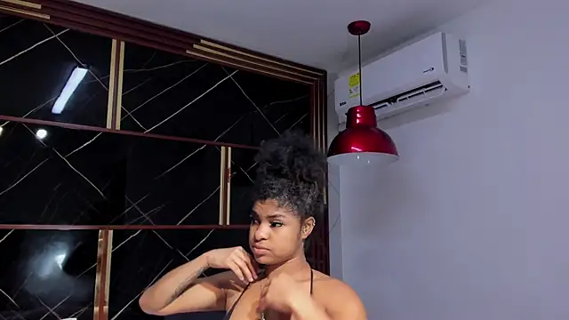 Snapshot of HannyThompson chatting on 11/09/25, 12:25 HannyThompson online show from 11/09/25, 12:25