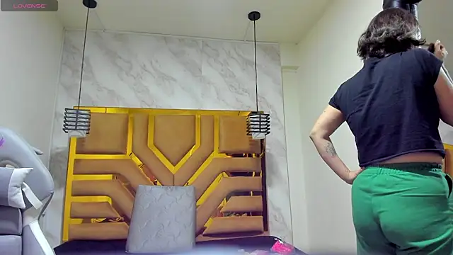 Luciifeer  online show from 10/21/25, 08:42