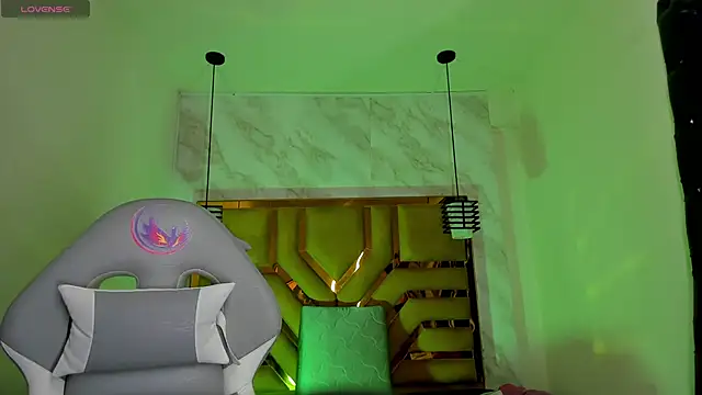 Luciifeer  online show from 10/25/25, 06:57