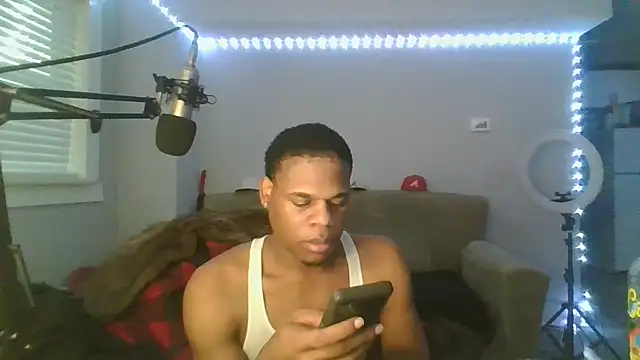 MrGreenbeanbean88 online show from 11/08/25, 10:19