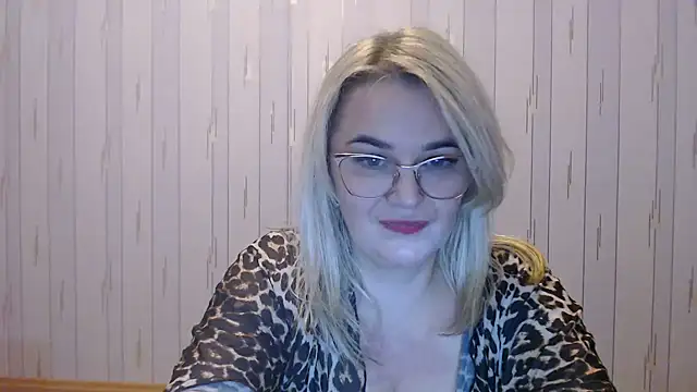 Snapshot of EleanoraDream chatting on 11/20/25, 01:55 EleanoraDream online show from 11/20/25, 01:55