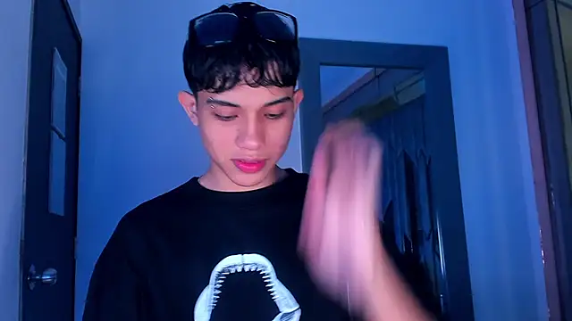 Snapshot of Sebax_Young chatting on 02/17/26, 08:04 Sebax Young online show from 02/17/26, 08:04