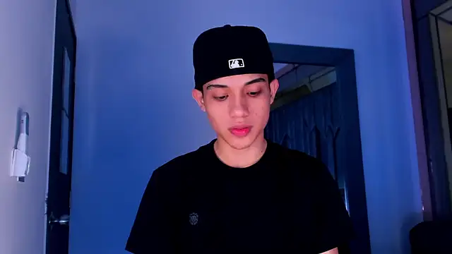 Snapshot of Sebax_Young chatting on 02/24/26, 08:18 Sebax Young online show from 02/24/26, 08:18