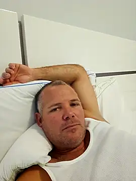 cubanitofeliz40 online show from 11/30/25, 05:06