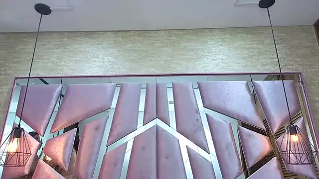 ThaliaCross online show from 01/15/26, 07:50