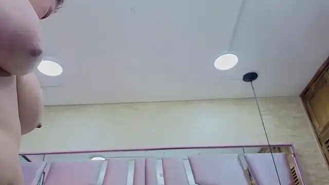 Snapshot of ThaliaCross chatting on 06/27/26, 12:10 ThaliaCross online show from 06/27/26, 12:10