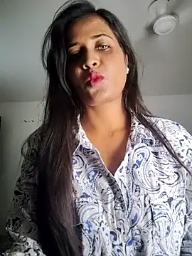 cute radhikaa online show from 04/12/26, 08:52