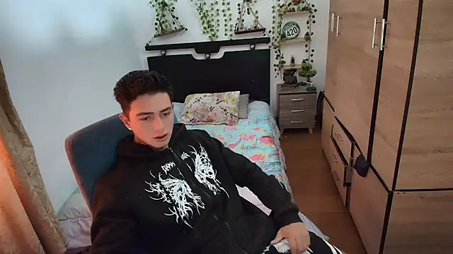 santii ss online show from 07/02/26, 04:13