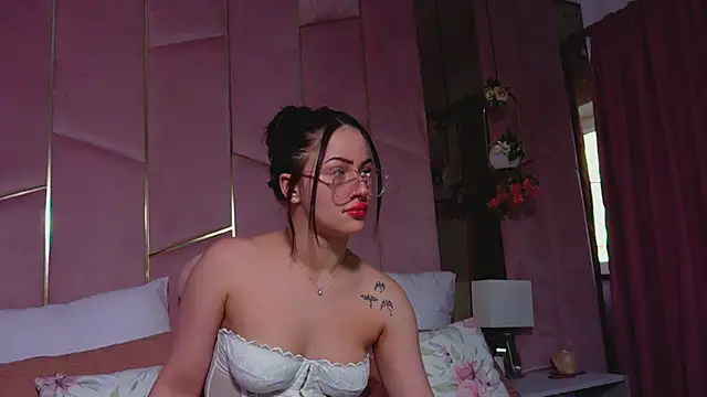 LucyLextonX online show from 04/16/26, 04:35