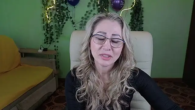 Habibi Honeyy online show from 09/18/25, 11:01