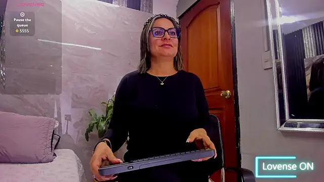 Agatha Pleasure online show from 09/09/25, 11:54