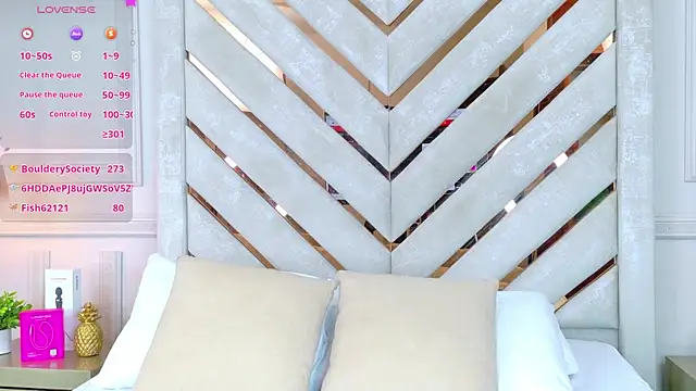 Agatha-Adams online show from 10/06/25, 02:36