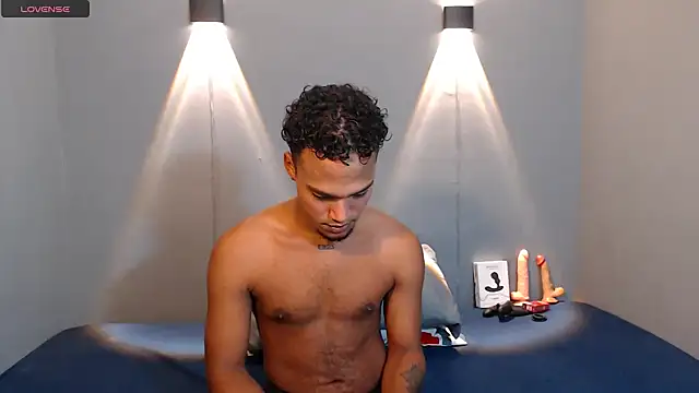 Snapshot of mateonick40 chatting on 03/25/26, 05:13 mateonick40 online show from 03/25/26, 05:13