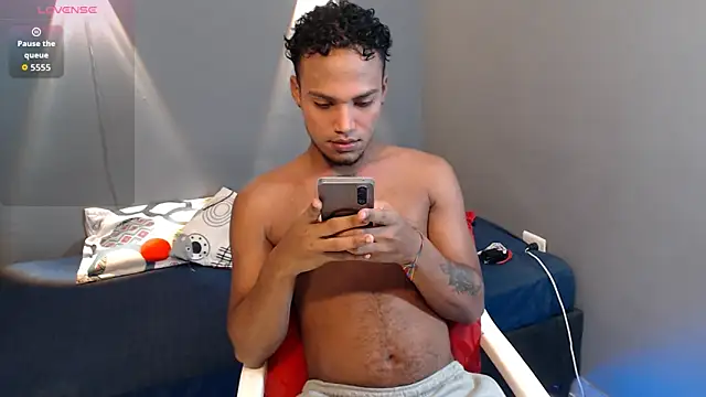 Snapshot of mateonick40 chatting on 03/29/26, 05:29 mateonick40 online show from 03/29/26, 05:29