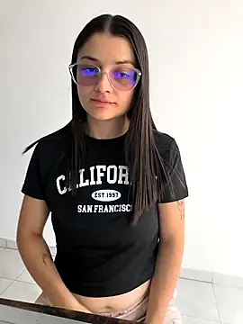 Snapshot of Coralinne__ chatting on 03/31/26, 03:12 Coralinne online show from 03/31/26, 03:12