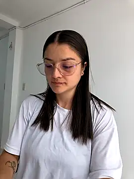 Snapshot of Coralinne__ chatting on 04/04/26, 03:09 Coralinne online show from 04/04/26, 03:09