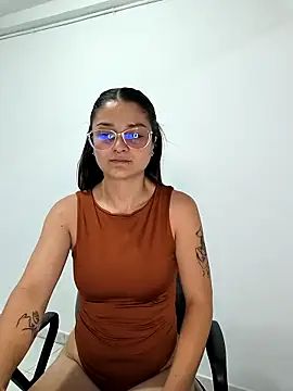 Snapshot of Coralinne__ chatting on 04/10/26, 01:11 Coralinne online show from 04/10/26, 01:11