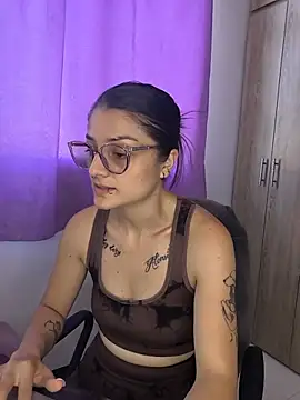 Snapshot of Coralinne__ chatting on 07/07/26, 04:33 Coralinne online show from 07/07/26, 04:33