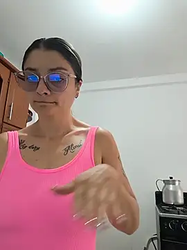 Snapshot of Coralinne__ chatting on 07/17/26, 04:01 Coralinne online show from 07/17/26, 04:01