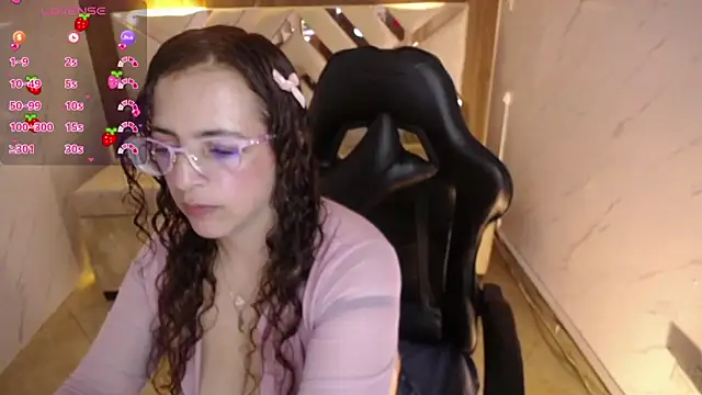 Snapshot of _Evoni_b chatting on 10/01/25, 07:42 Evoni b online show from 10/01/25, 07:42