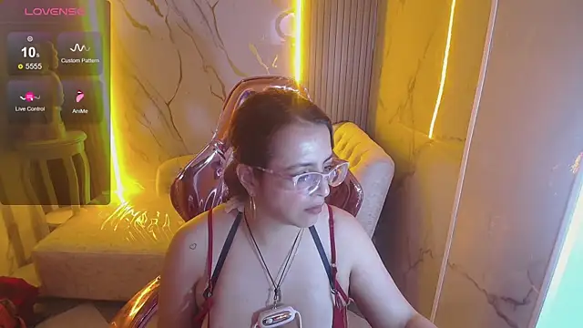 Snapshot of _Evoni_b chatting on 10/07/25, 12:46 Evoni b online show from 10/07/25, 12:46