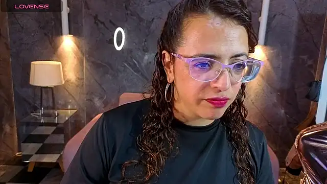 Snapshot of _Evoni_b chatting on 10/26/25, 07:42 Evoni b online show from 10/26/25, 07:42