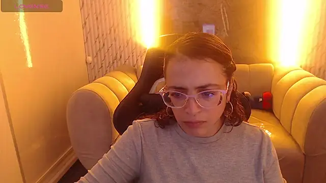 Snapshot of _Evoni_b chatting on 11/21/25, 12:48 Evoni b online show from 11/21/25, 12:48