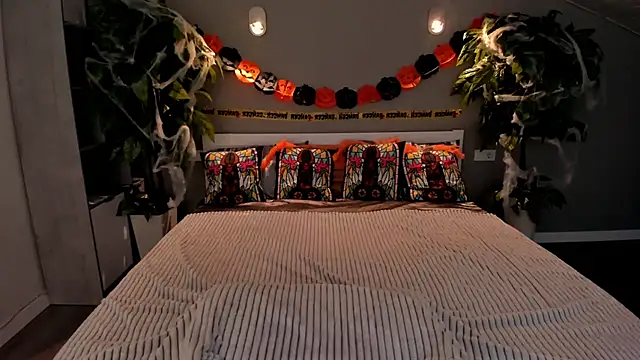 Snapshot of IvyLaurent chatting on 10/25/25, 05:37 IvyLaurent online show from 10/25/25, 05:37