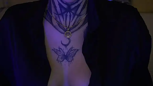 Snapshot of IvyLaurent chatting on 11/26/25, 01:34 IvyLaurent online show from 11/26/25, 01:34