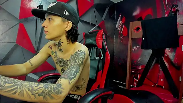 Snapshot of StraightBoy_Nick chatting on 10/15/25, 05:51 StraightBoy Nick online show from 10/15/25, 05:51