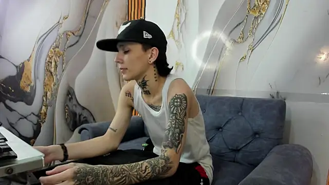 Snapshot of StraightBoy_Nick chatting on 10/28/25, 12:58 StraightBoy Nick online show from 10/28/25, 12:58