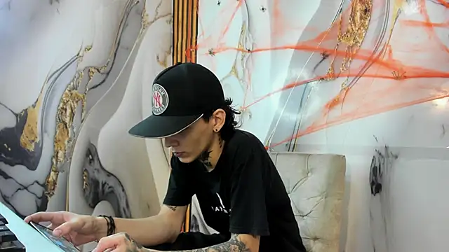 Snapshot of StraightBoy_Nick chatting on 11/07/25, 03:17 StraightBoy Nick online show from 11/07/25, 03:17