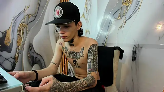 Snapshot of StraightBoy_Nick chatting on 11/08/25, 02:23 StraightBoy Nick online show from 11/08/25, 02:23