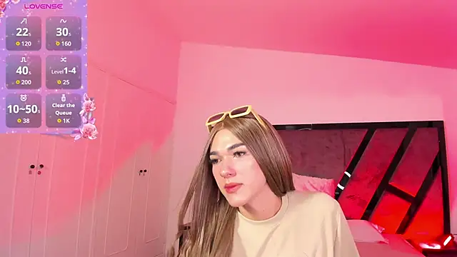 Snapshot of MarilynDupont chatting on 09/21/25, 04:14 MarilynDupont online show from 09/21/25, 04:14