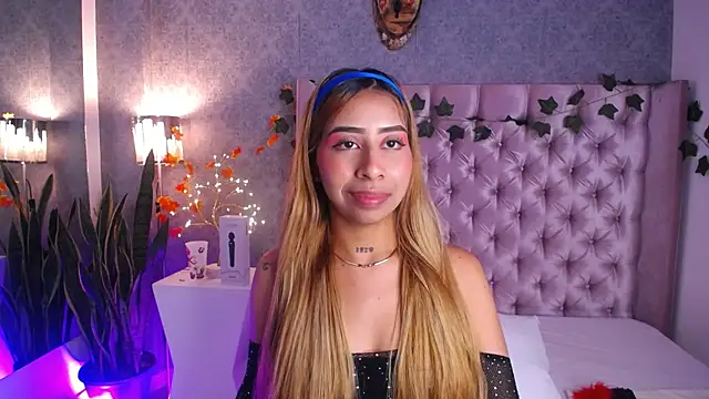 laila stilwiills online show from 11/05/25, 01:05