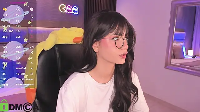 Snapshot of Arinextdoor chatting on 09/14/25, 10:42 Arinextdoor online show from 09/14/25, 10:42