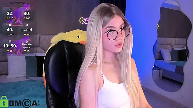 Snapshot of Arinextdoor chatting on 10/18/25, 12:24 Arinextdoor online show from 10/18/25, 12:24