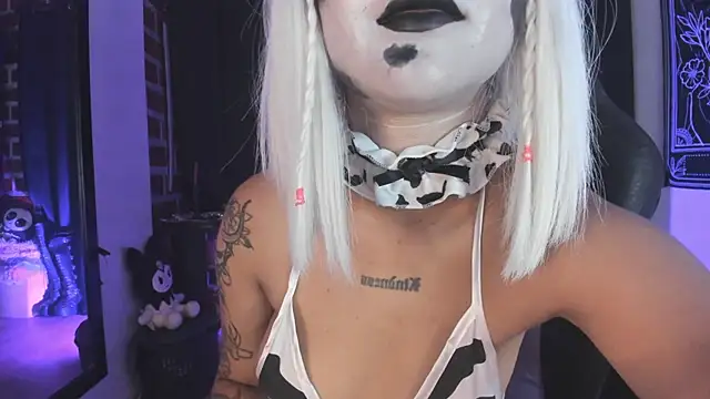 Snapshot of Katyuska_Sg1 chatting on 10/22/25, 04:24 Katyuska Sg1 online show from 10/22/25, 04:24