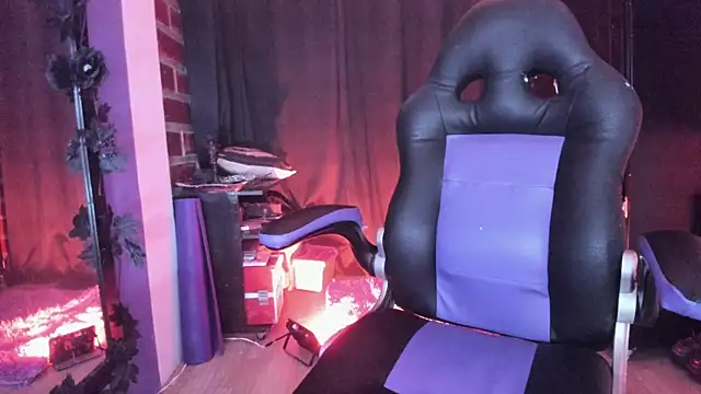 Snapshot of Katyuska_Sg1 chatting on 12/14/25, 08:35 Katyuska Sg1 online show from 12/14/25, 08:35